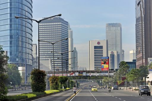 Suasana ibukota di jalan Jenderal Sudirman, Jakarta Pusat, Jumat (10/9).