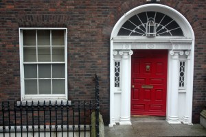 Pintu Rumah Orang Kaya